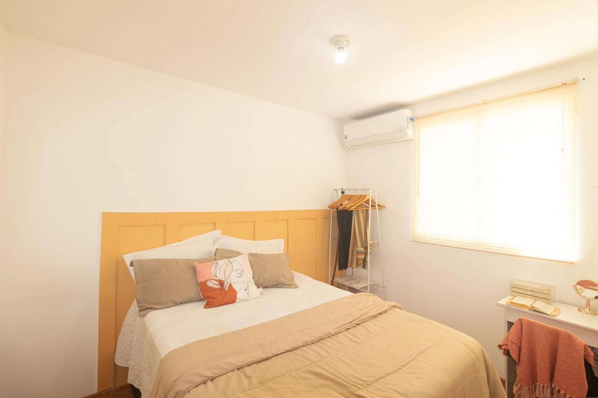 Furnished 2-bedroom apartment with an open-air pool — photo 3
