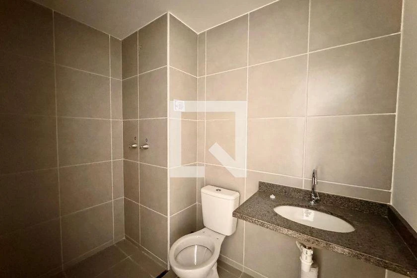 Balcony with a grill in a one-bedroom apartment, 33 m² — photo 8