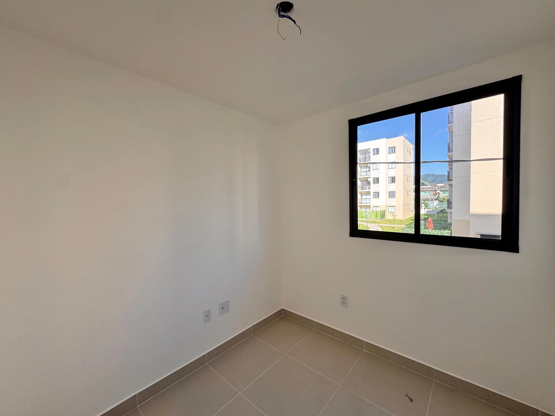 Unfurnished 2-bedroom apartment with parking and balcony — photo 24