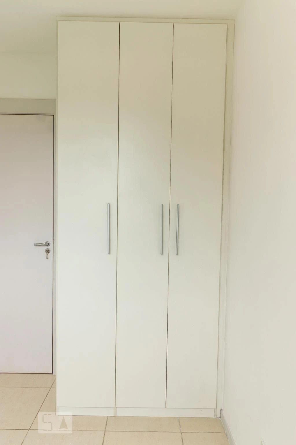 Unfurnished 3-bedroom apartment with balcony — photo 41