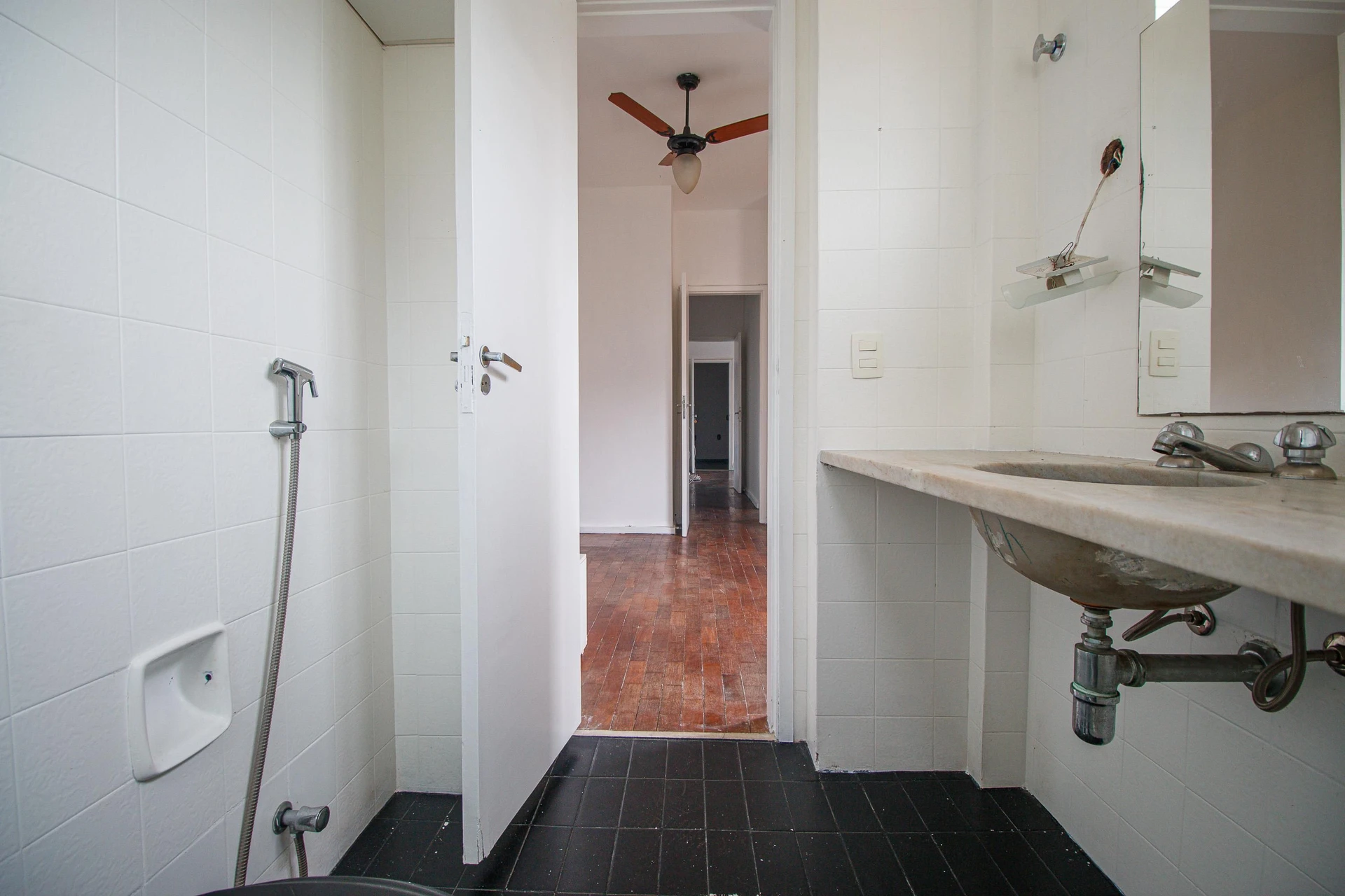 Unfurnished 2-bedroom apartment with 3 bathrooms — photo 24