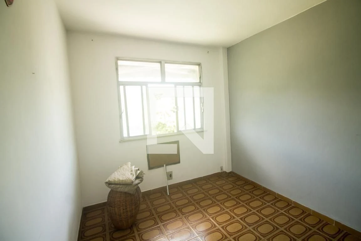 2-bedroom apartment in a building with a pool — photo 14