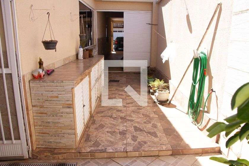 180 m² house with 3 bedrooms, 5 bathrooms, and parking — photo 9