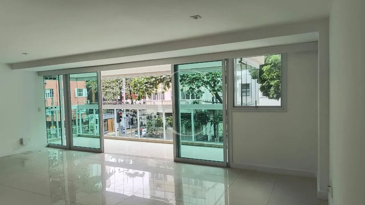 198 m² apartment with 4 bedrooms and enclosed balcony — photo 7