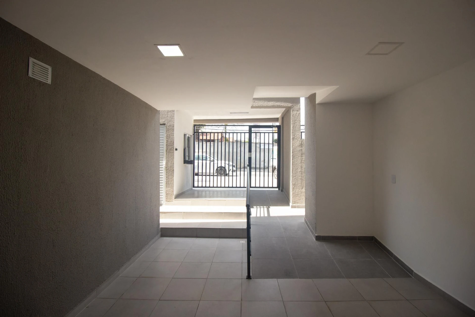 Apartment with 2 bedrooms, 1 en-suite and 1 parking spot — photo 4