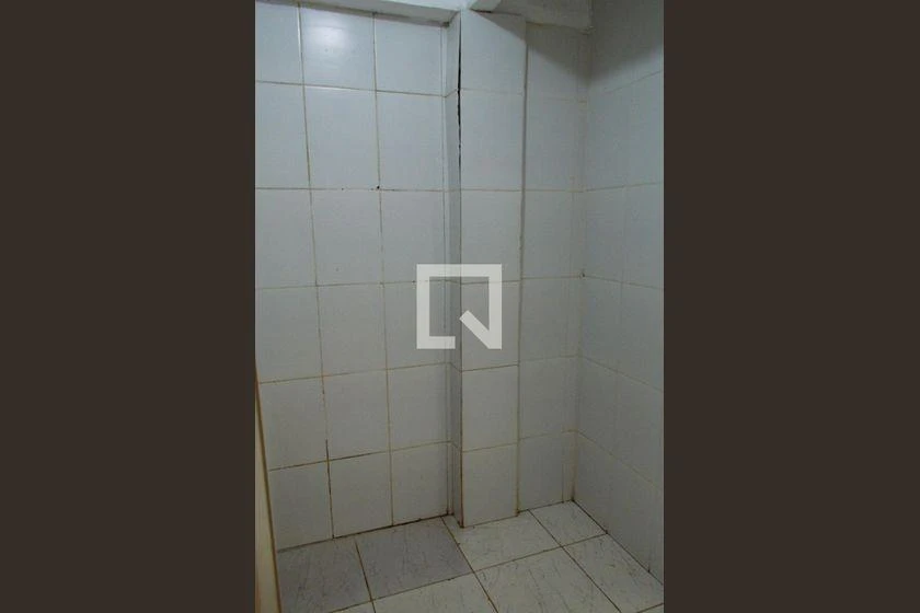 1-bedroom apartment with washing machine and utility sink — photo 6