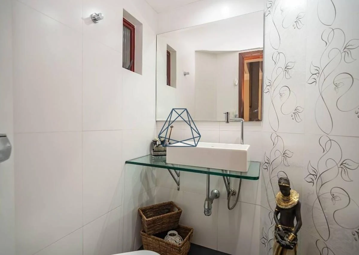 Washing machine in a 4-bedroom house, 210 m² — photo 43