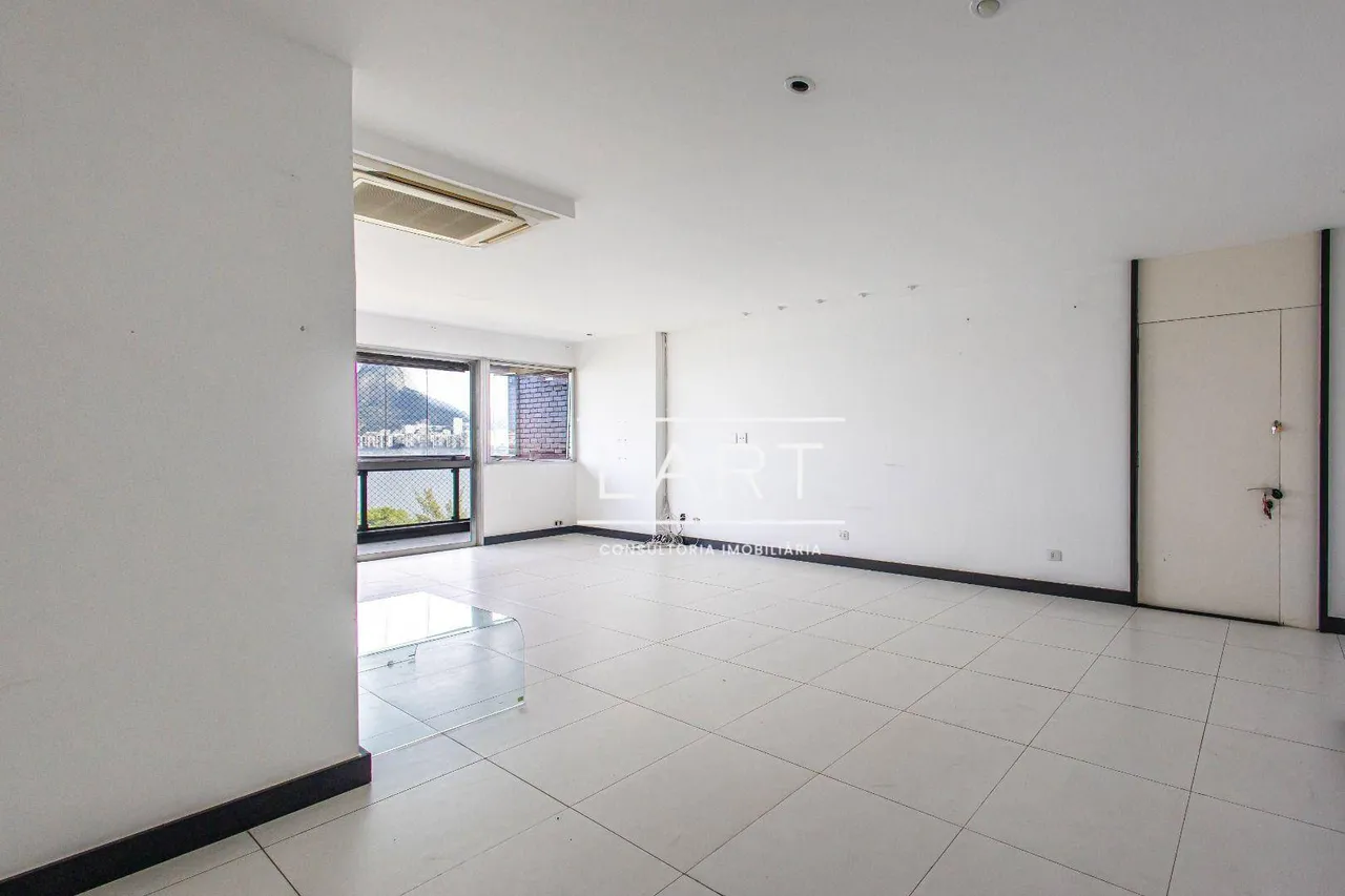 3-bedroom apartment with glassed-in balcony and 160 m² — photo 4