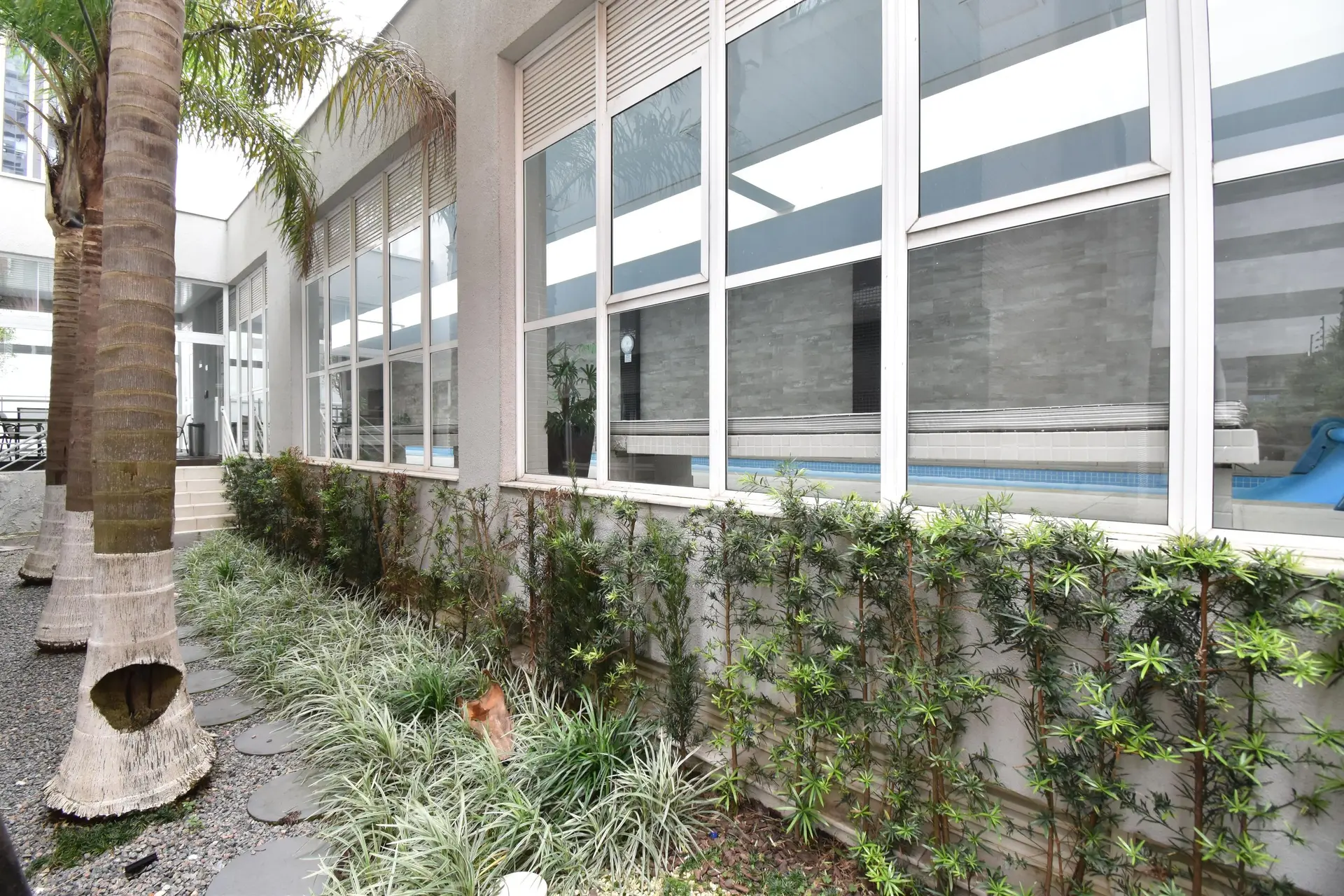 2-bedroom apartment with a grill on the balcony — photo 26