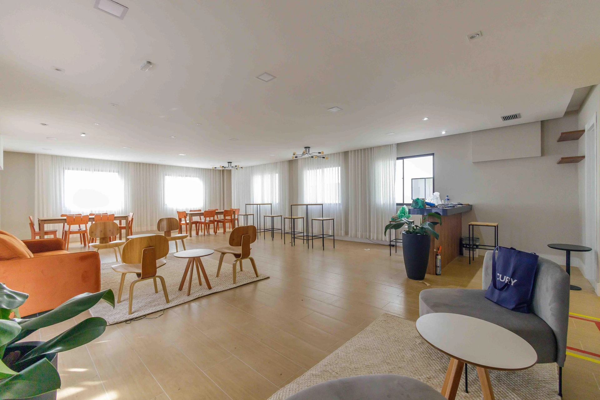 2-bedroom apartment in a building with a gym — photo 29