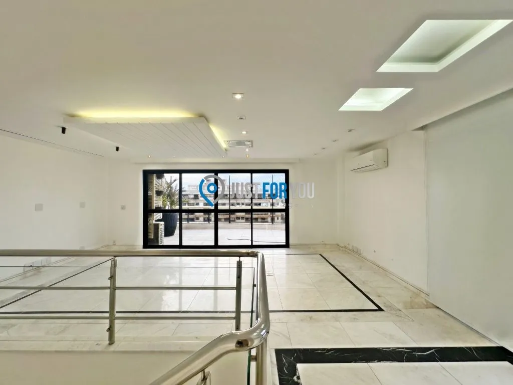3-bedroom apartment with 5 bathrooms and 370 m² — photo 37