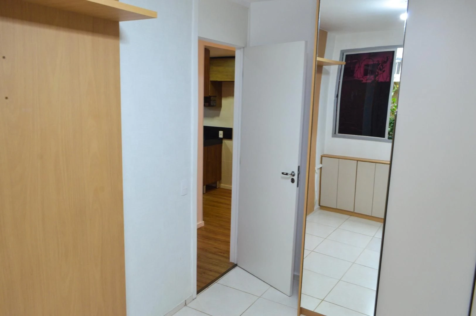 Квартира з 2 спальнями та кухнею відкритого планування — photo 36