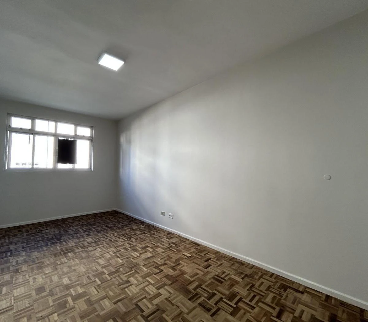 2-bedroom apartment with wood or laminate floors in Curitiba — photo 23