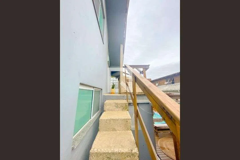 Studio in a building with a pool — photo 11