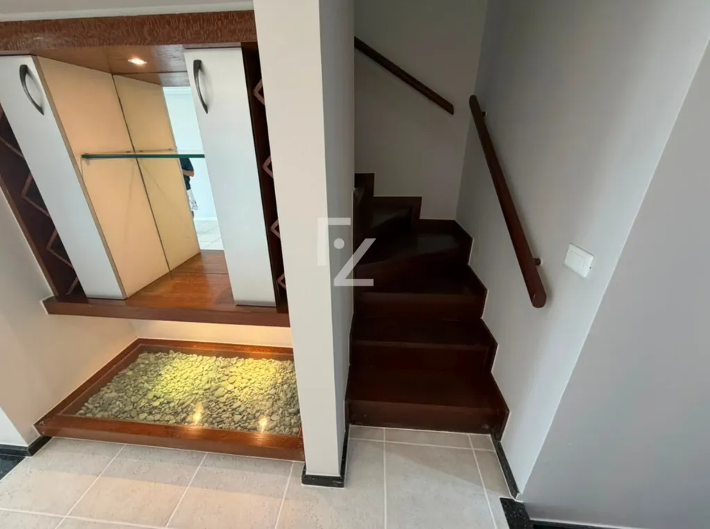 Duplex apartment on the 20th floor with city and water views — photo 69