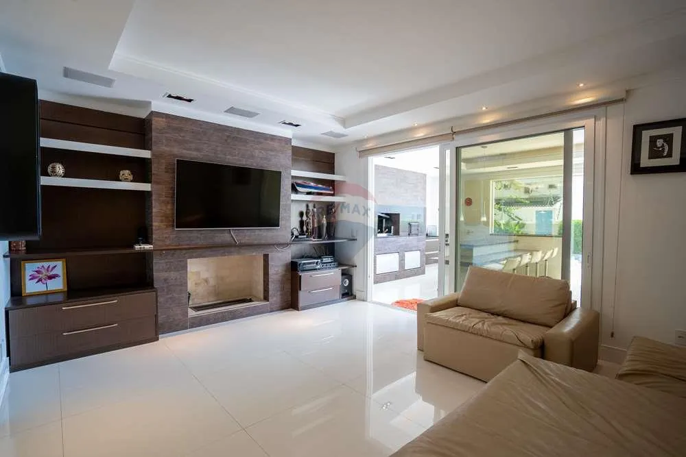 House with 7 en-suite bedrooms and balcony — photo 36