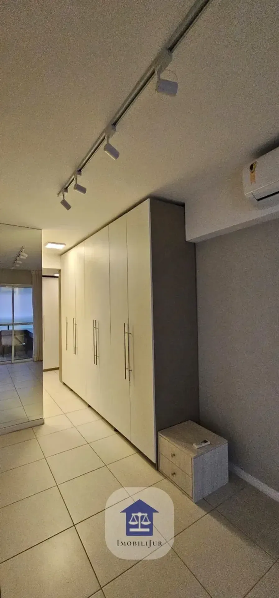 Unfurnished 4-bedroom cover with a gas stove kitchen — photo 25