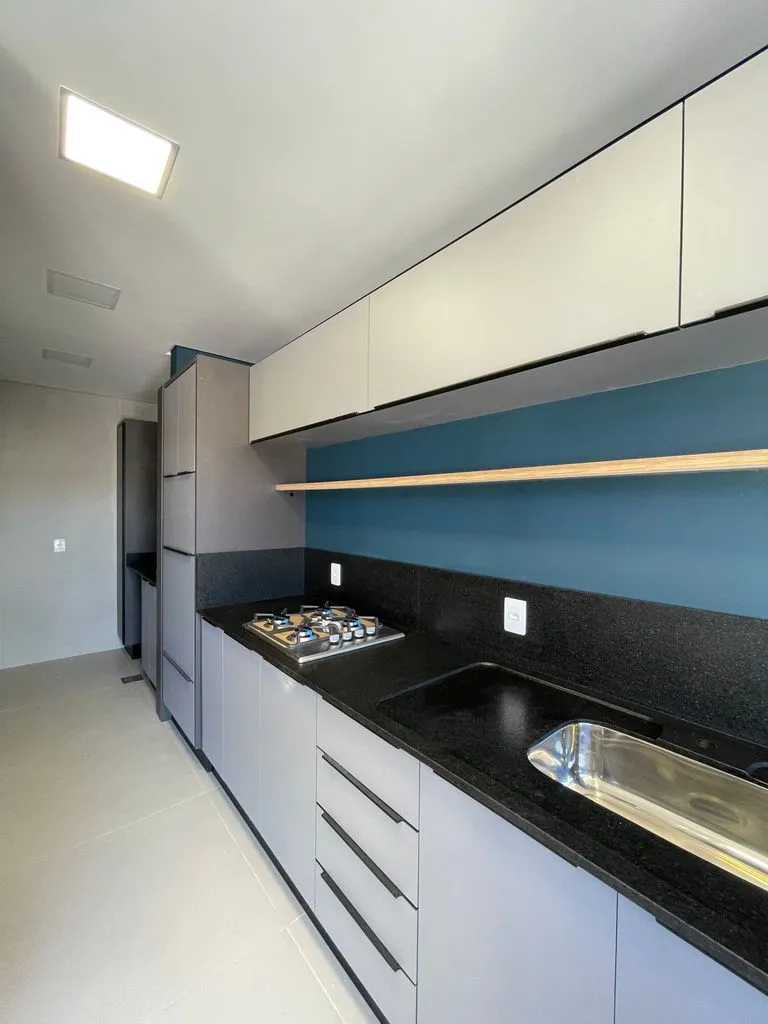 Balcony with a grill in a 3-bedroom apartment, 131 m² — photo 19