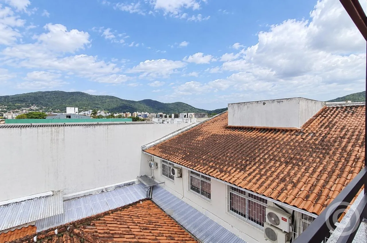 One-bedroom apartment with a mountain view in Florianópolis — photo 14