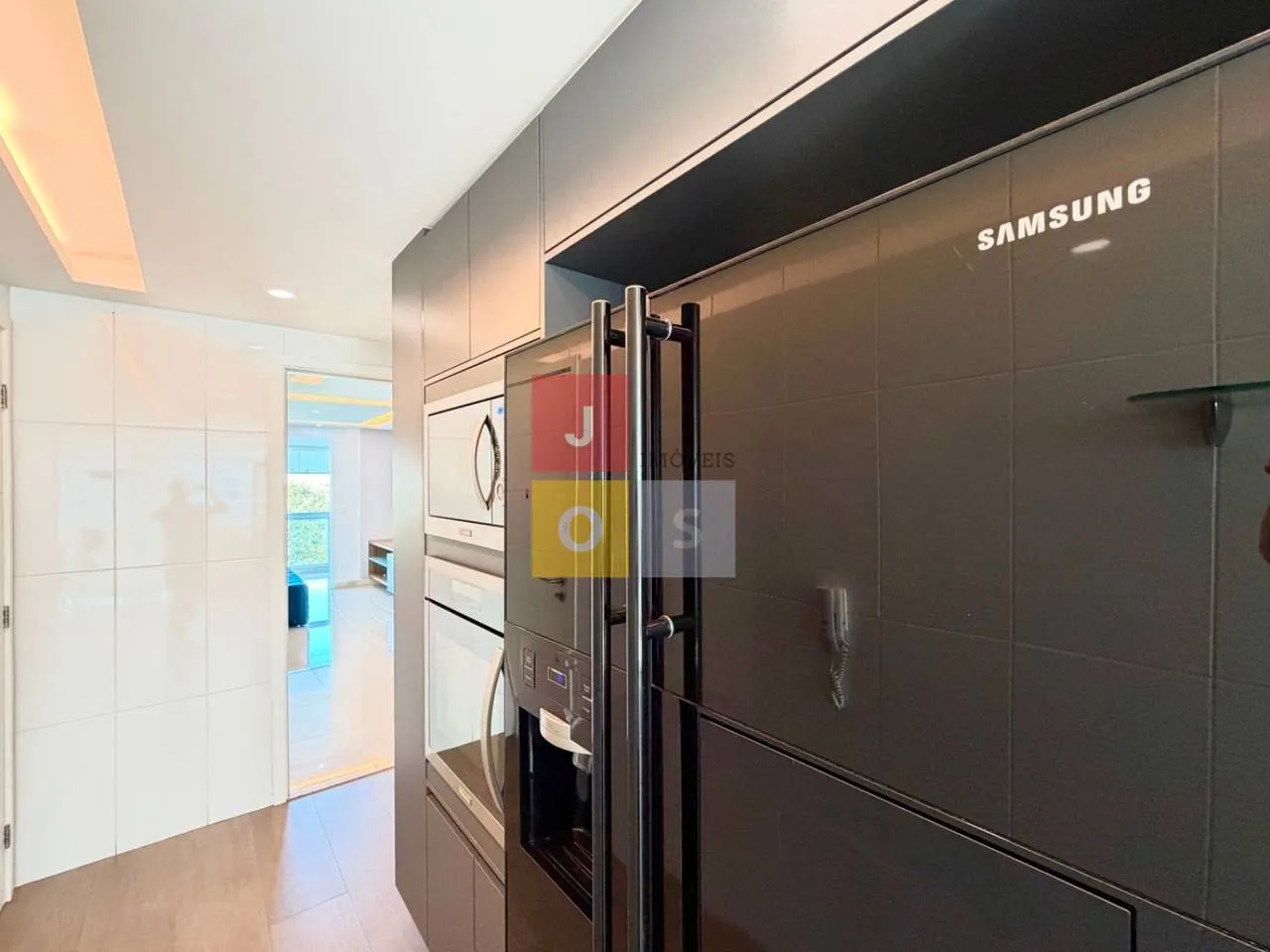 Furnished 4-bedroom suite apartment with 156 m² — photo 98