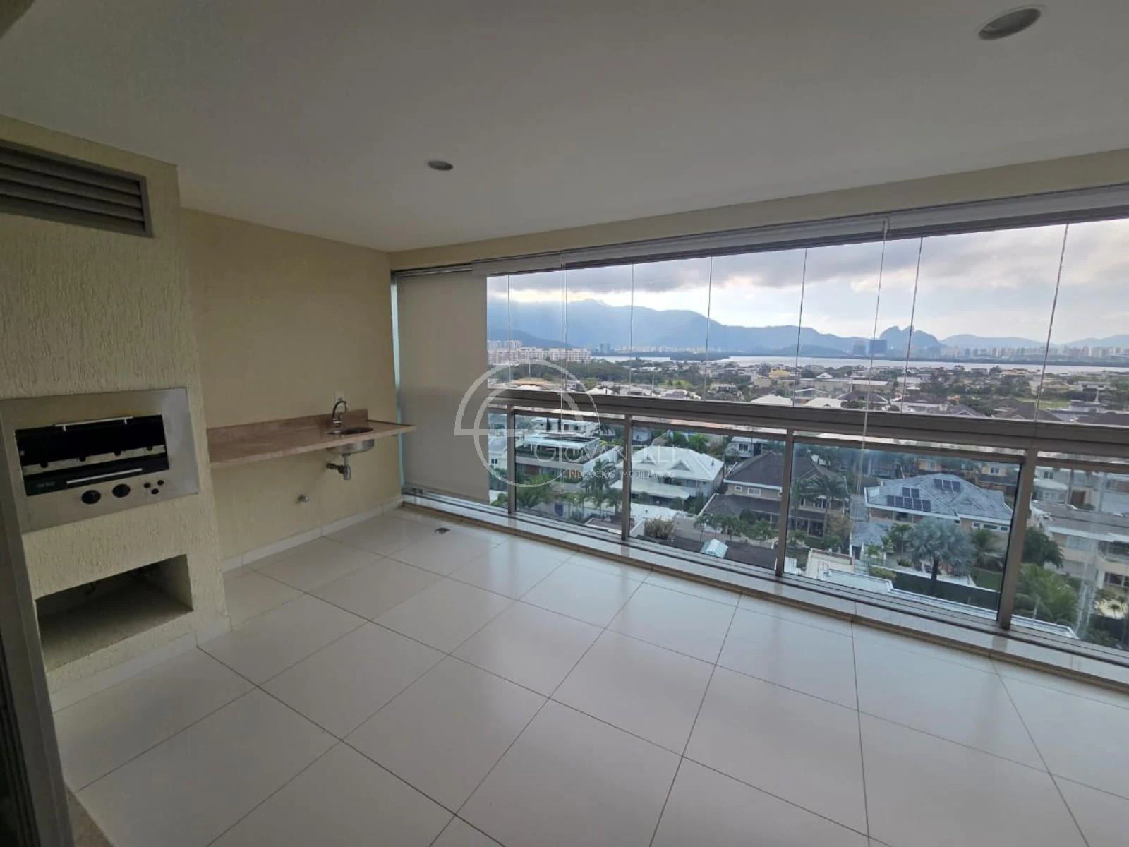 4-bedroom apartment with an enclosed gourmet balcony — photo 16