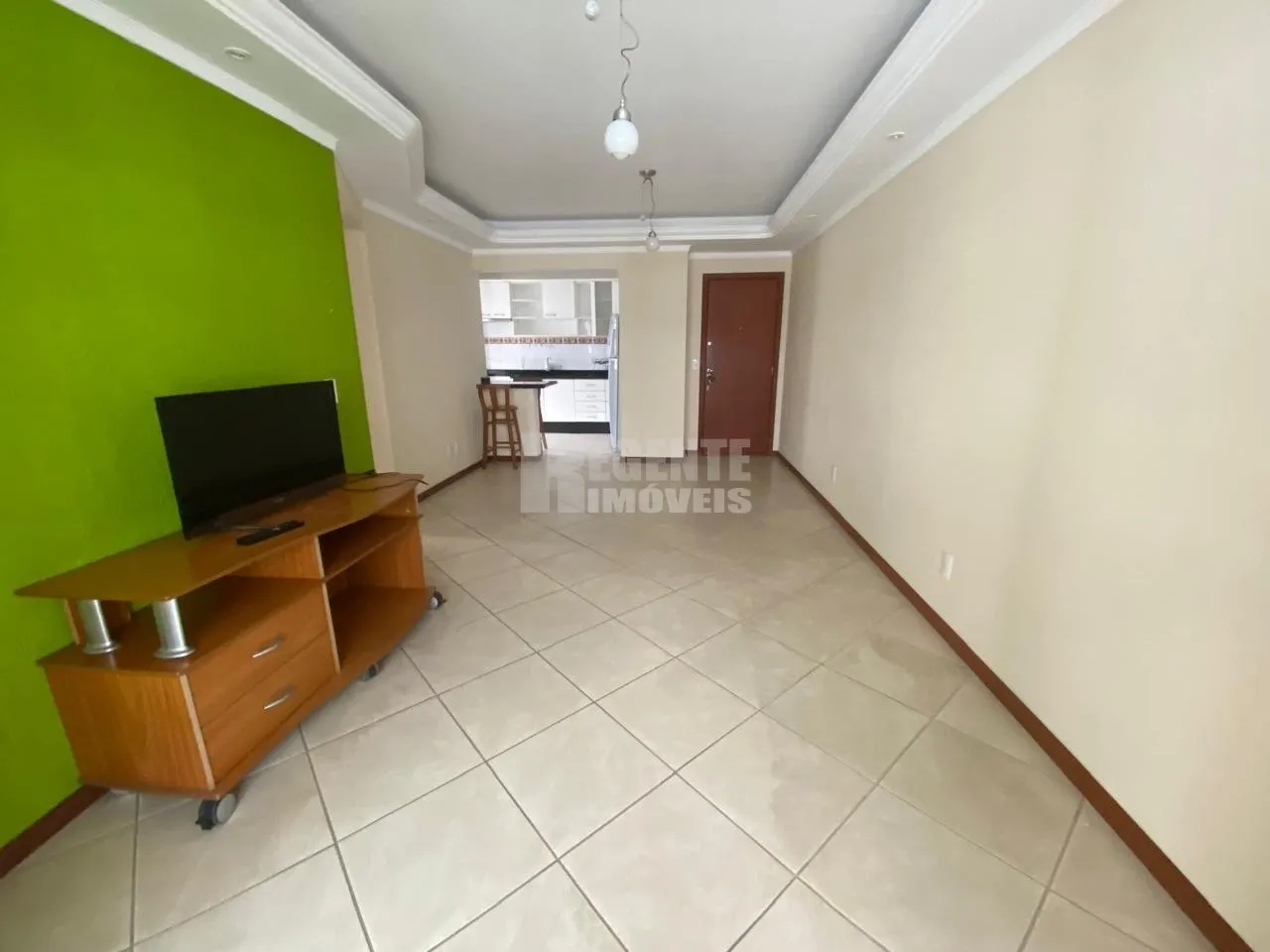 Furnished 2-bedroom apartment with covered parking