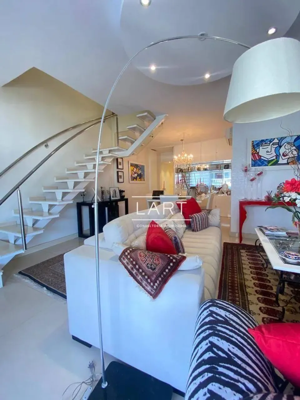 Apartamento com 4 dormitórios e 5 banheiros, 350 m² — photo 8
