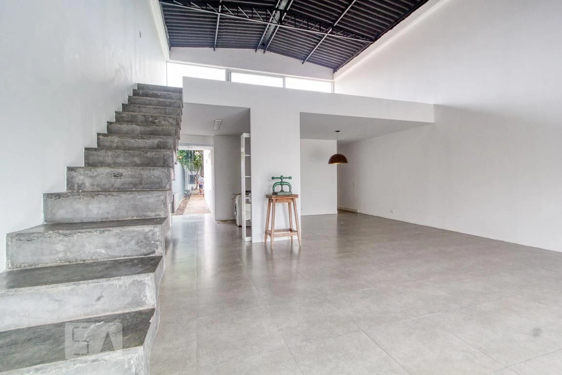 House with 3 bedrooms and 4 bathrooms with a closed kitchen — photo 46