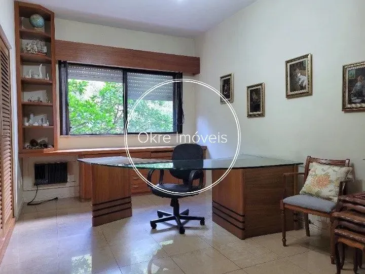 Apartment with 4 bedrooms and built-in wardrobes — photo 19