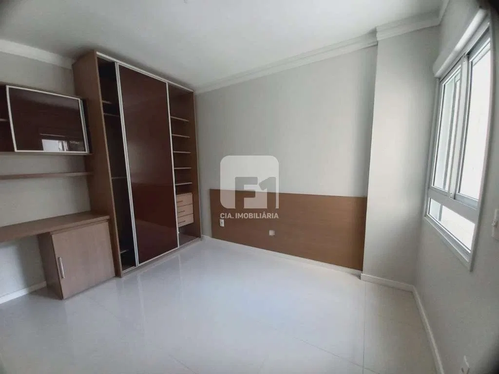 4-bedroom apartment with a mountain view in Florianópolis — photo 9
