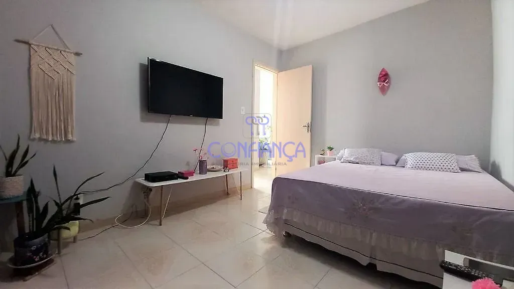 Apartamento com 2 dormitórios e mesa de trabalho — photo 2