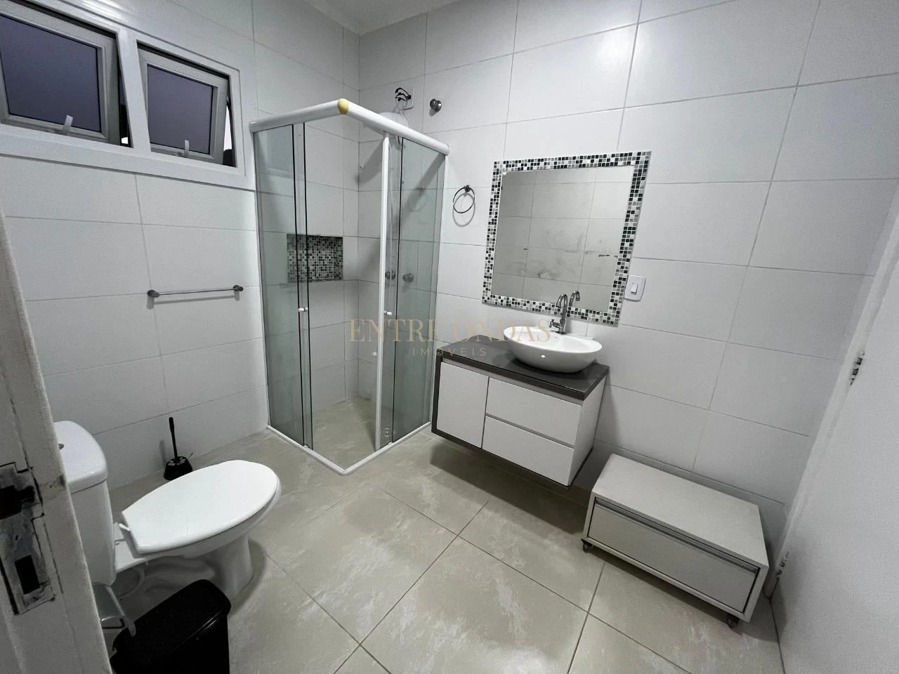 Furnished 2-bedroom apartment with 3 bathrooms — photo 26