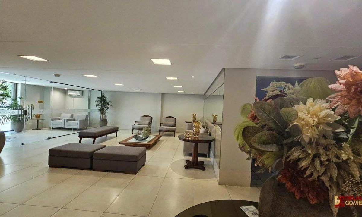 Apartamento de 212 m² com banheira e varanda envidraçada — photo 13