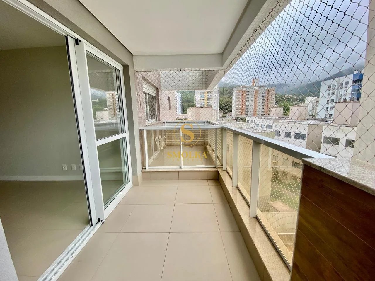 Balcony with a grill in a 2-bedroom apartment, 75 m²