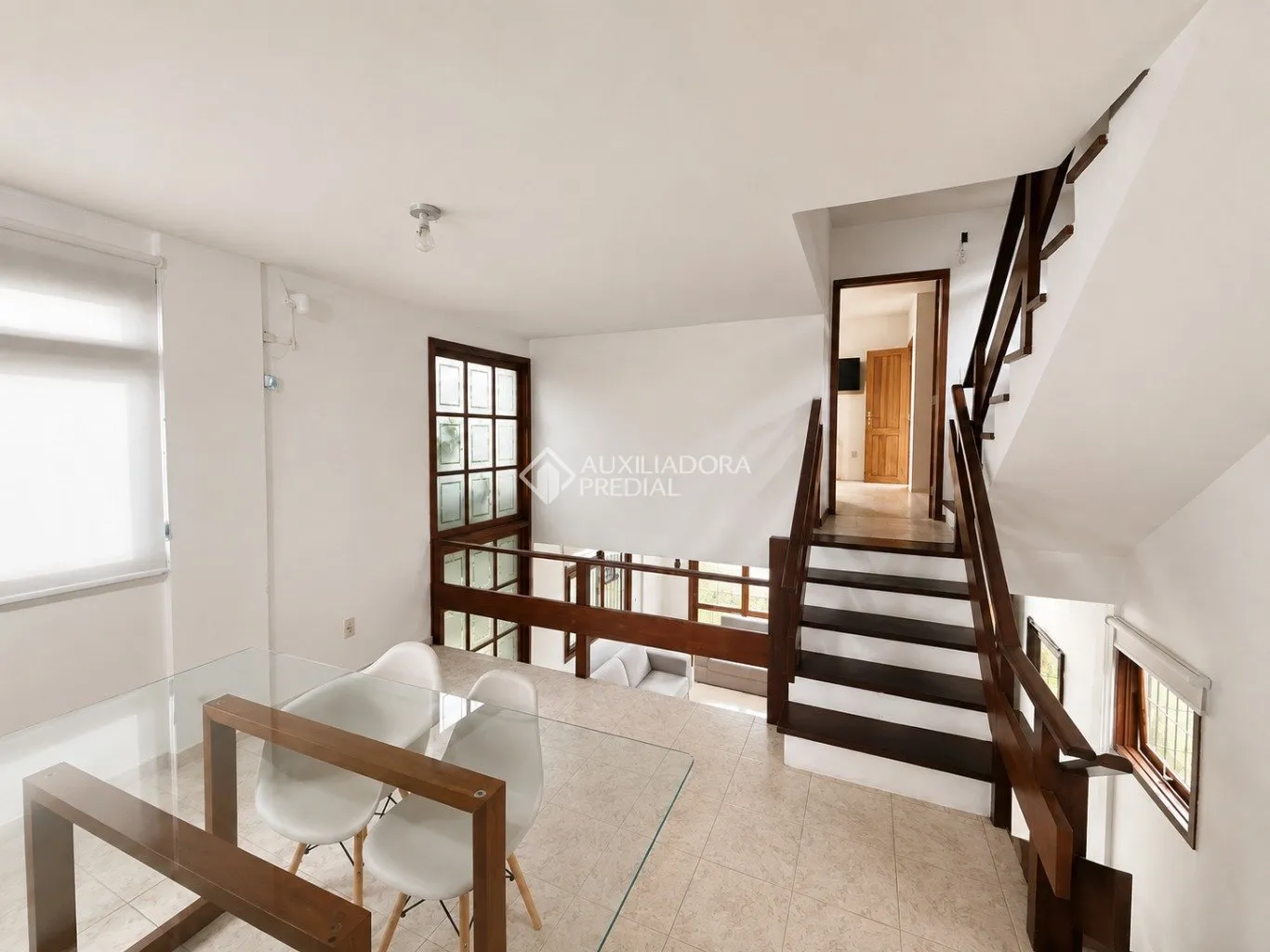 House with 5 bedrooms and 2 en-suites plus 2 parking — photo 4