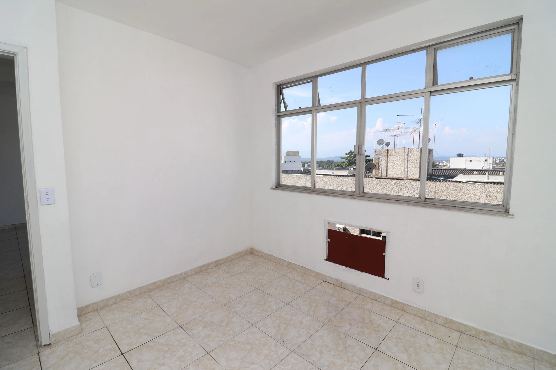Apartamento com cozinha fechada e 2 quartos — photo 17
