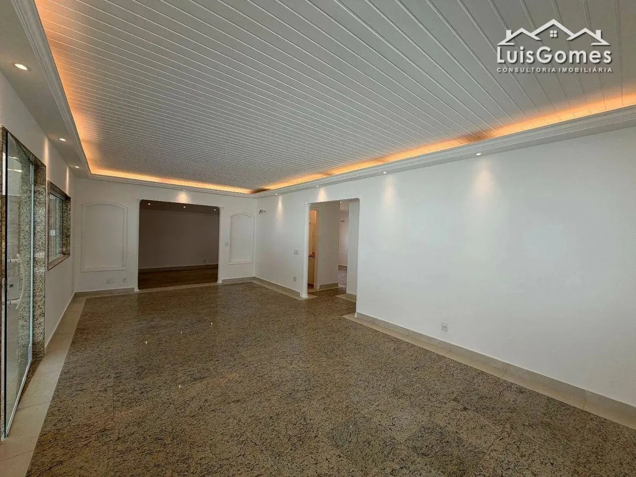 Unfurnished house with 5 bedrooms and 5 bathrooms — photo 18