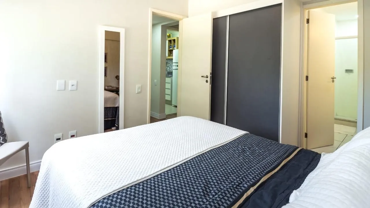 2-bedroom apartment with a glass-enclosed balcony — photo 8