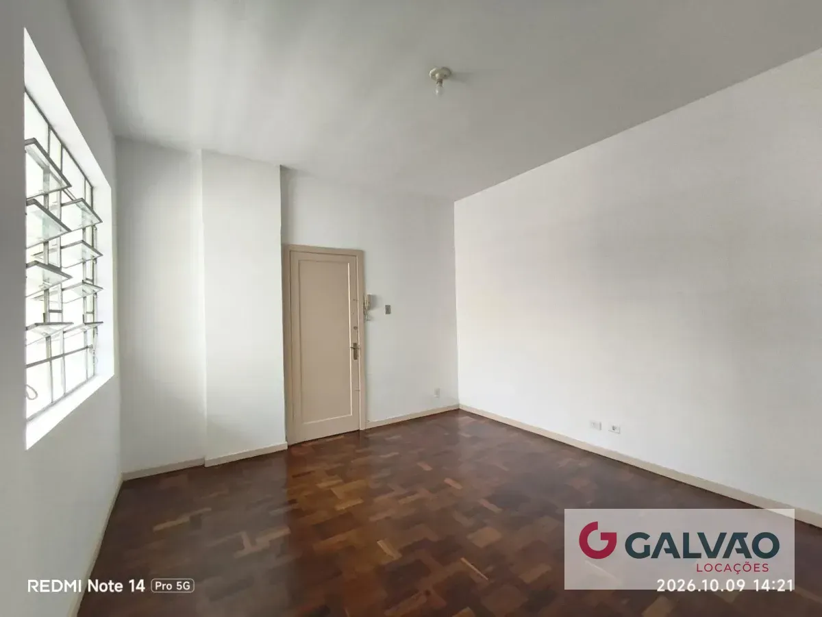 2-bedroom apartment with wood or laminate floors in Curitiba — photo 4