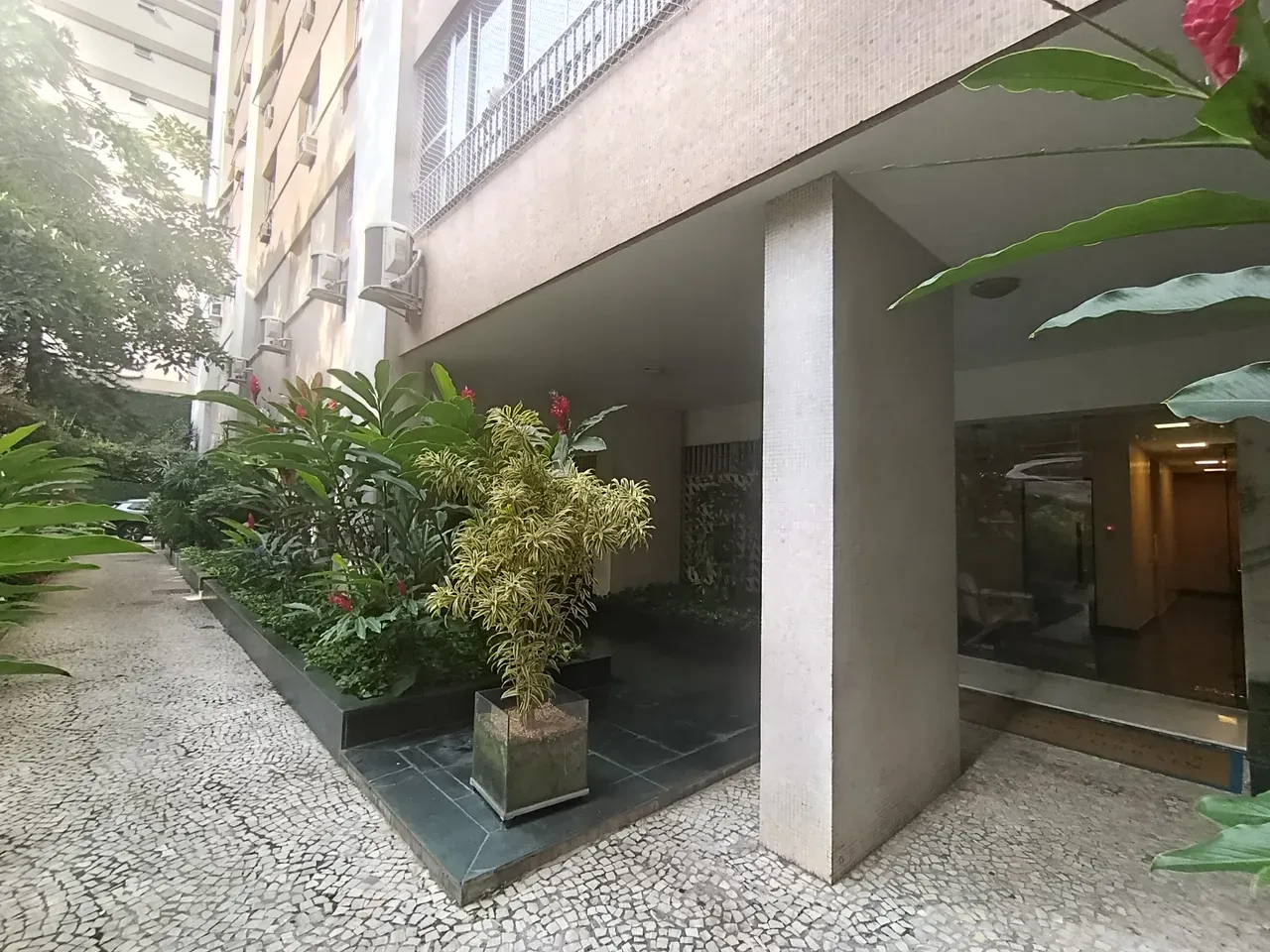 Unfurnished apartment with 3 bedrooms and 1 bathroom — photo 4