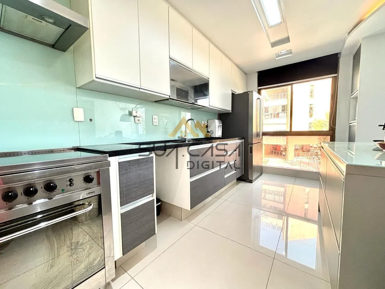 Furnished apartment with 2 bedrooms and open-plan kitchen — photo 3