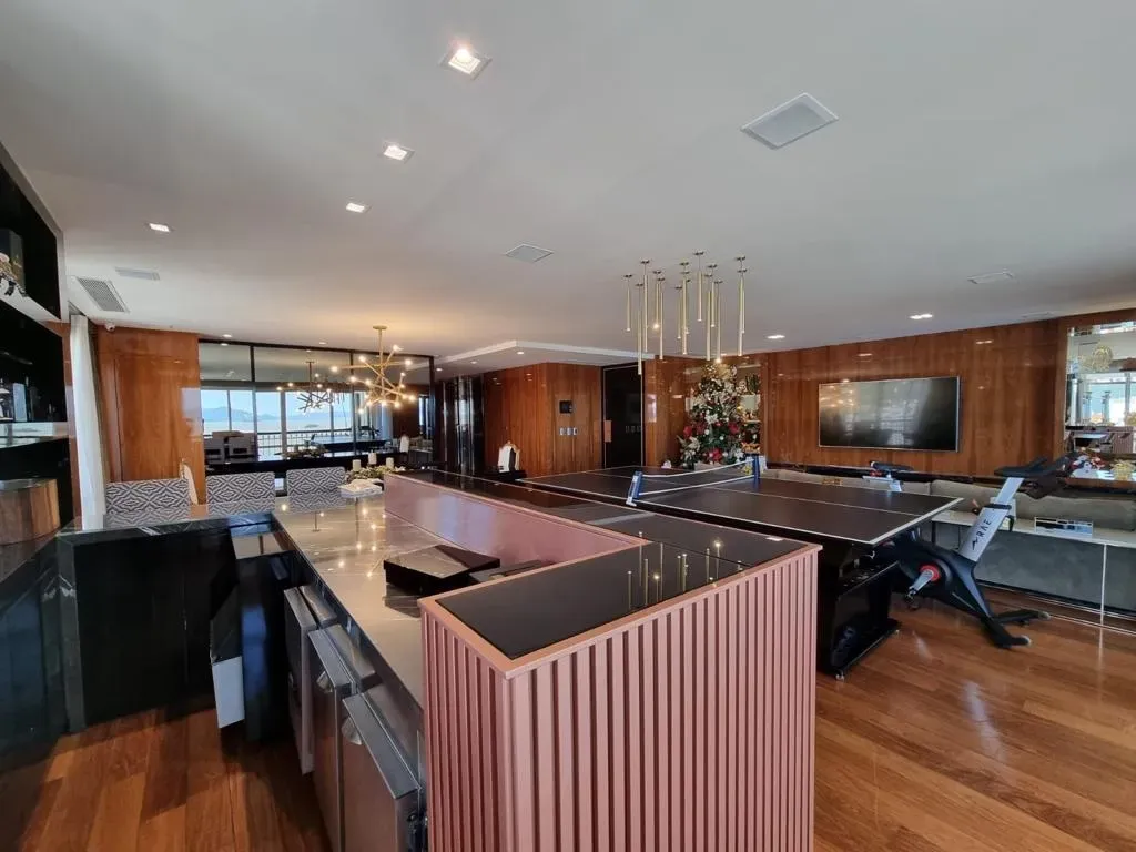 Furnished 4-suite apartment with private garden