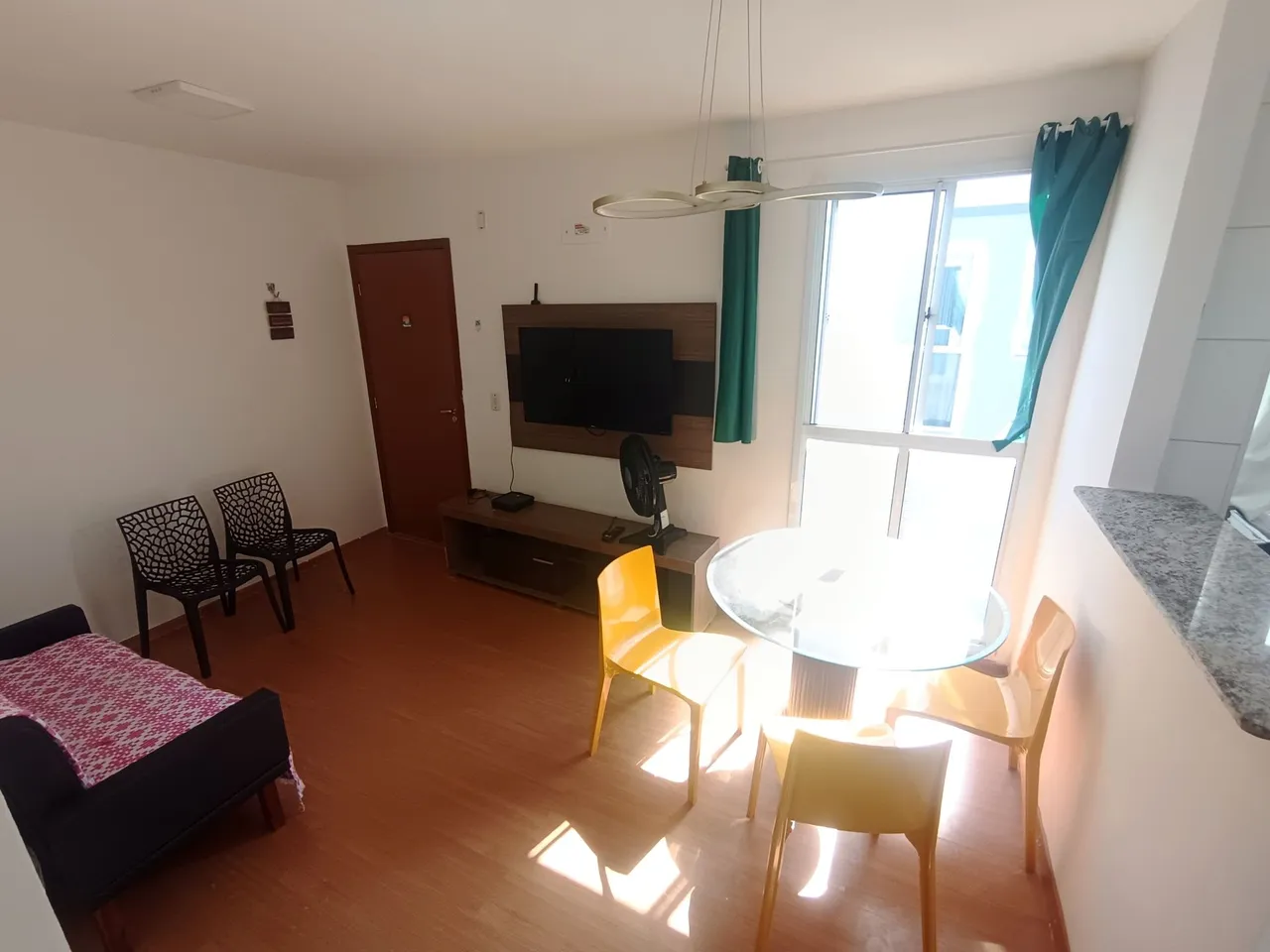 Furnished 2-bedroom apartment with open-plan kitchen