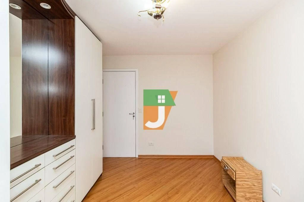 Casa de 280 m² com espaço de home office e banheira — photo 40