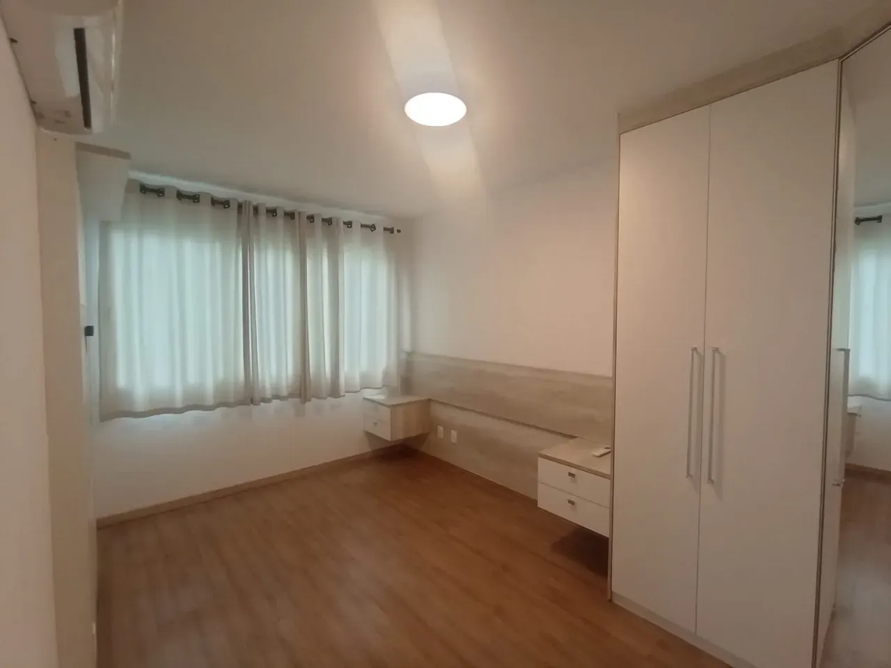 2-bedroom apartment with enclosed balcony and parking — photo 4