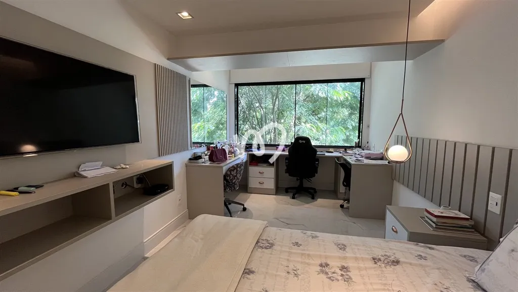 Furnished house with 5 bedrooms and an open-plan kitchen — photo 17