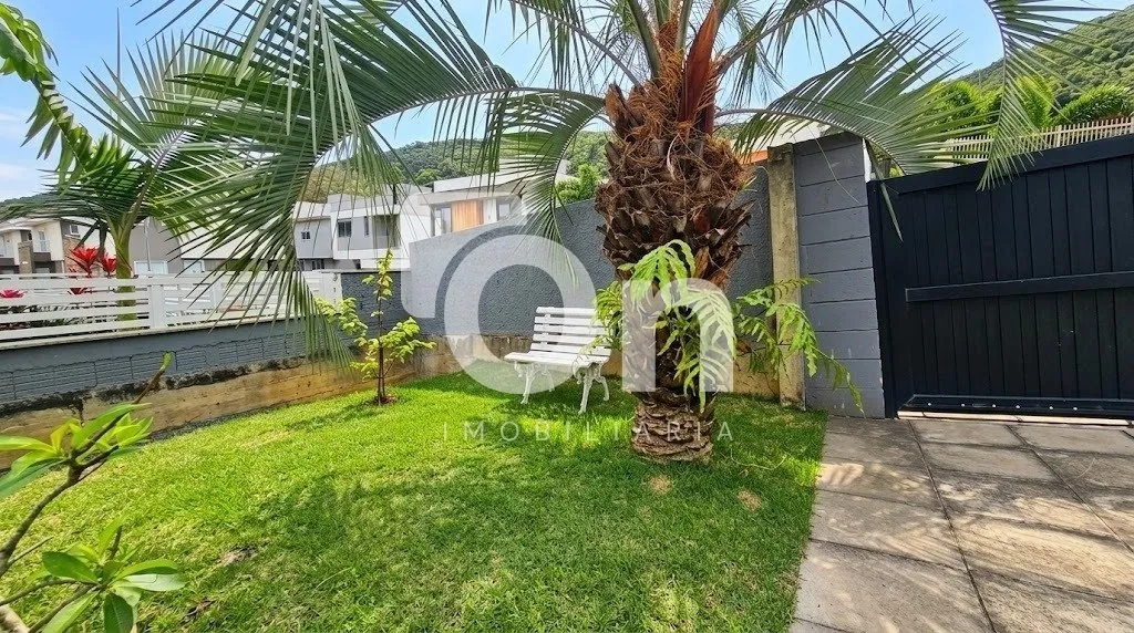 2-bedroom house with a mountain view in Florianópolis — photo 29