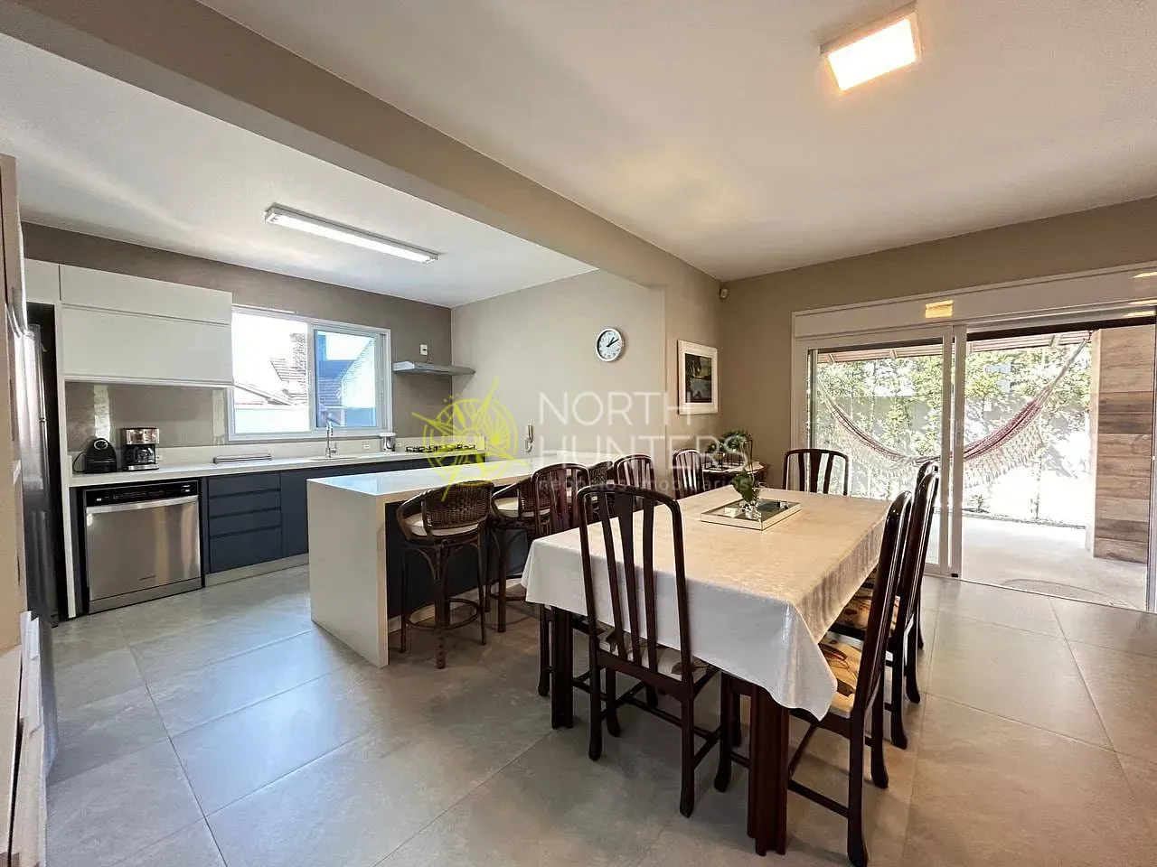 Furnished house with an open-plan integrated kitchen — photo 2
