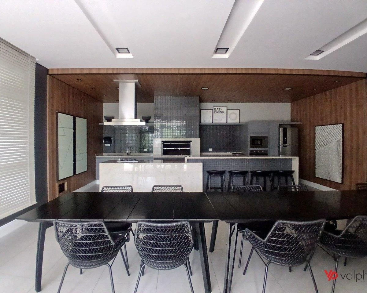 2-bedroom apartment in a building with a gym — photo 35