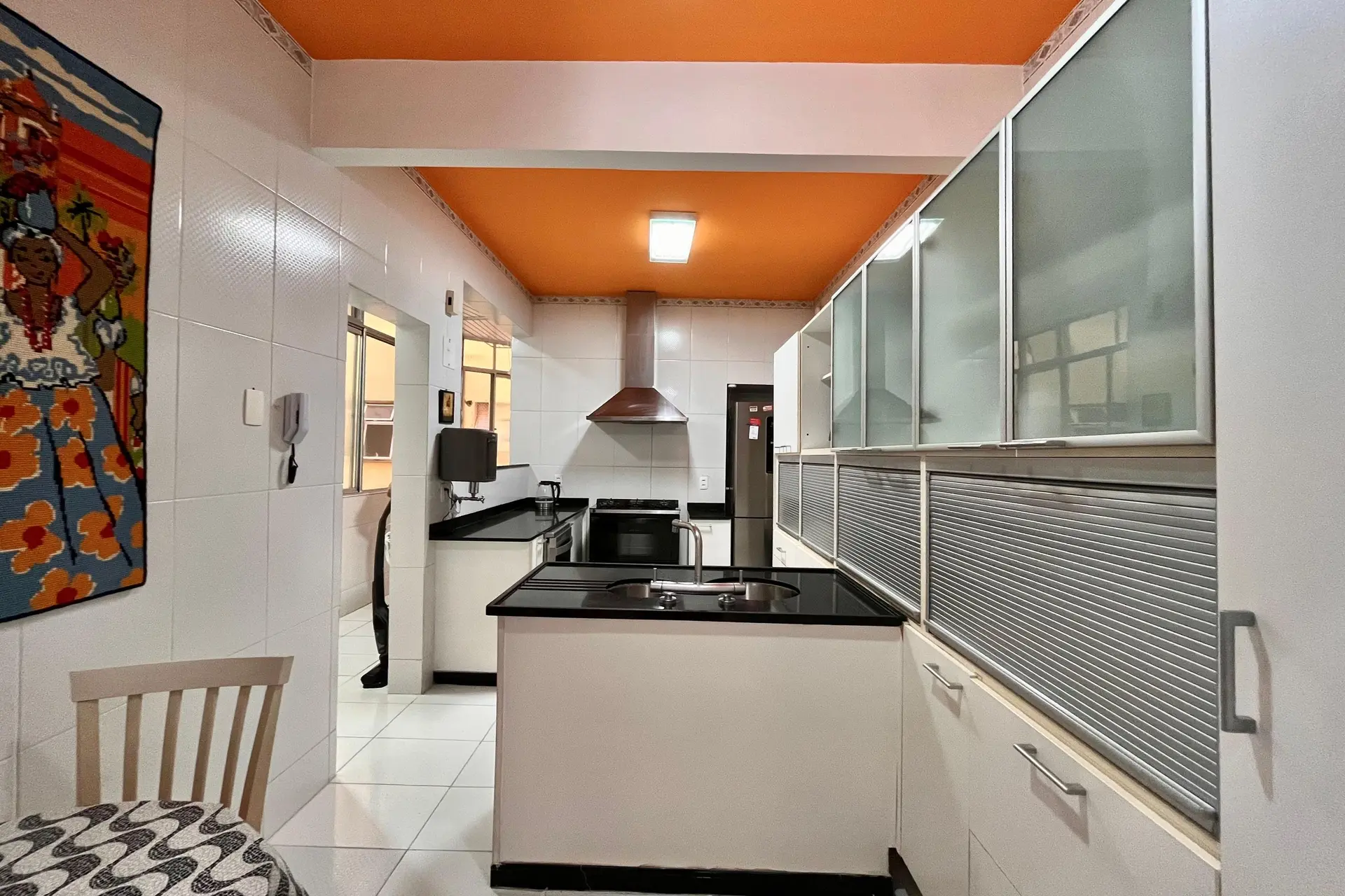 3-bedroom apartment with a working laundry setup — photo 6